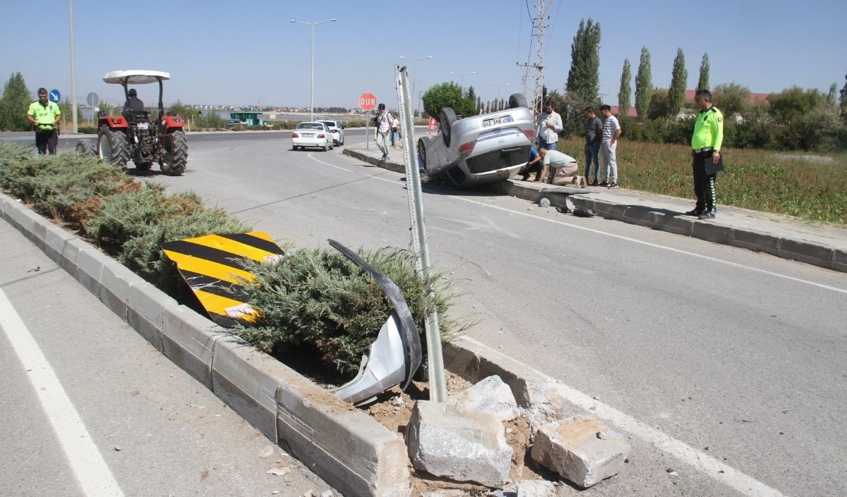 Konya’da Otomobil Devrildi Sürücü Yaralandı (1)