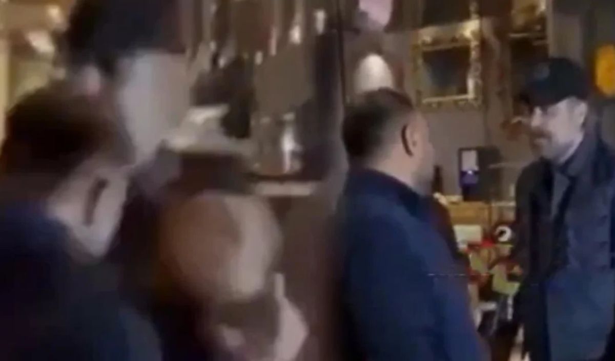 Muhabir kafa attı