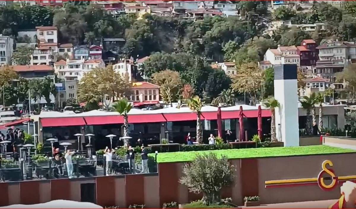 Liverpool Taraftarı Galatasaray Adası (2)