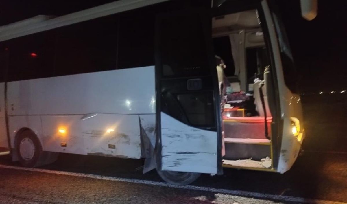 Midibüs Ile Otomobil Çarpıştı 1 Yaralı (2)
