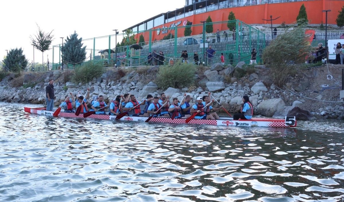 On Binler İncesu’ya Aktı (1)