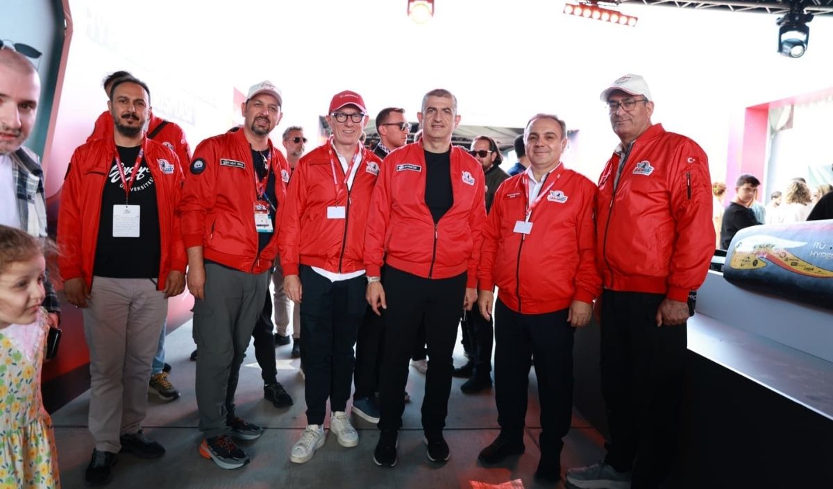 Rektör Altun Teknofest 2025’Te Teknoloji Tutkunlarıyla Buluştu (4)