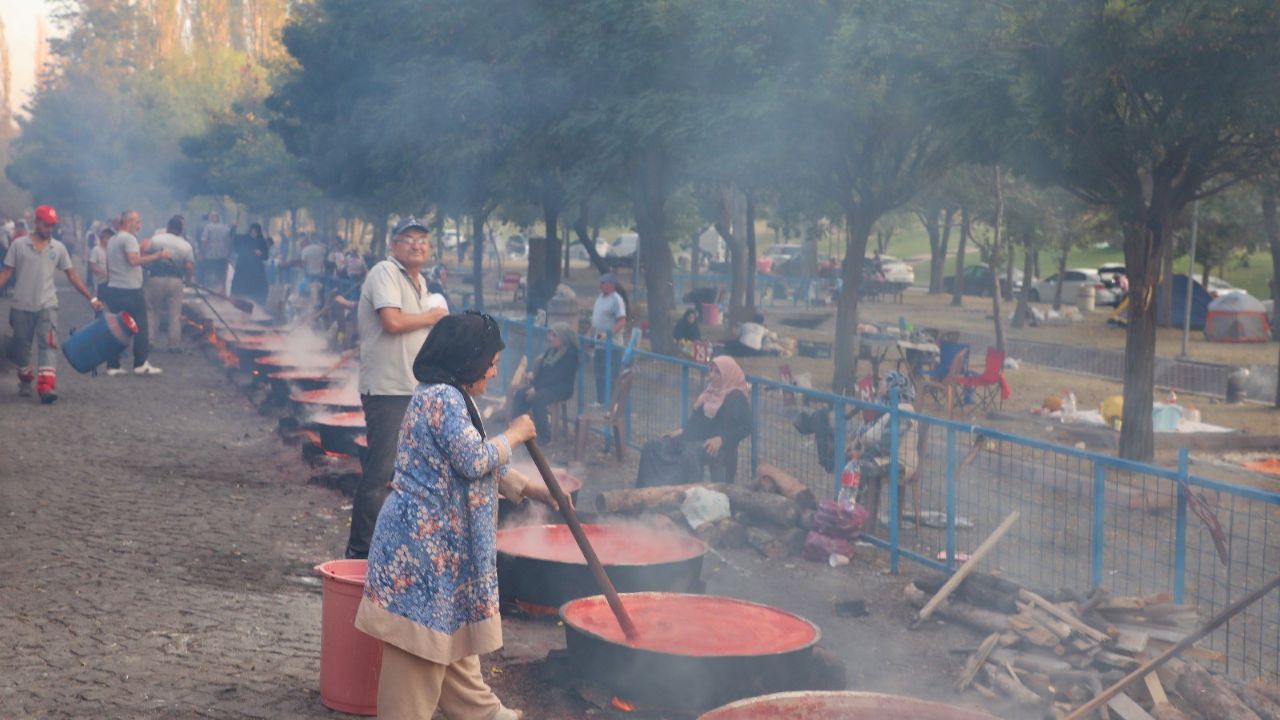 Salça Kaynatma Günleri Rekor Katılımla Sona Erdi (2)