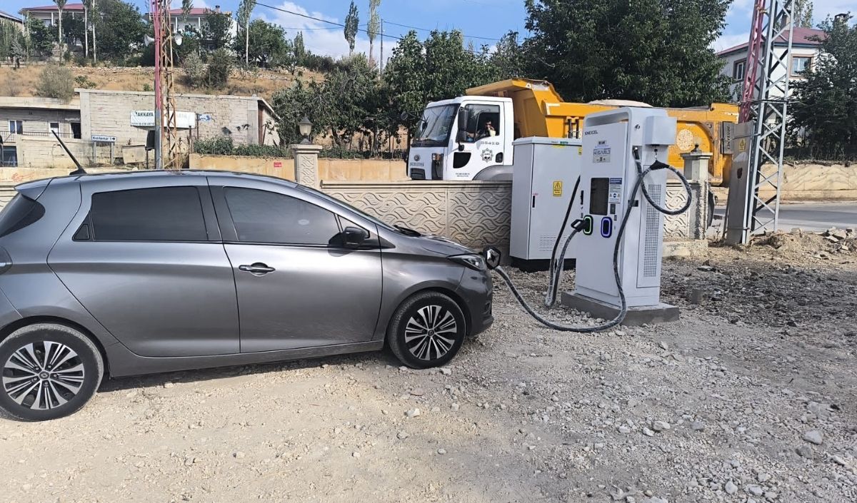 Sarız Belediyesi Elektrikli Şarj Istasyonu Hizmete Açtı (1)