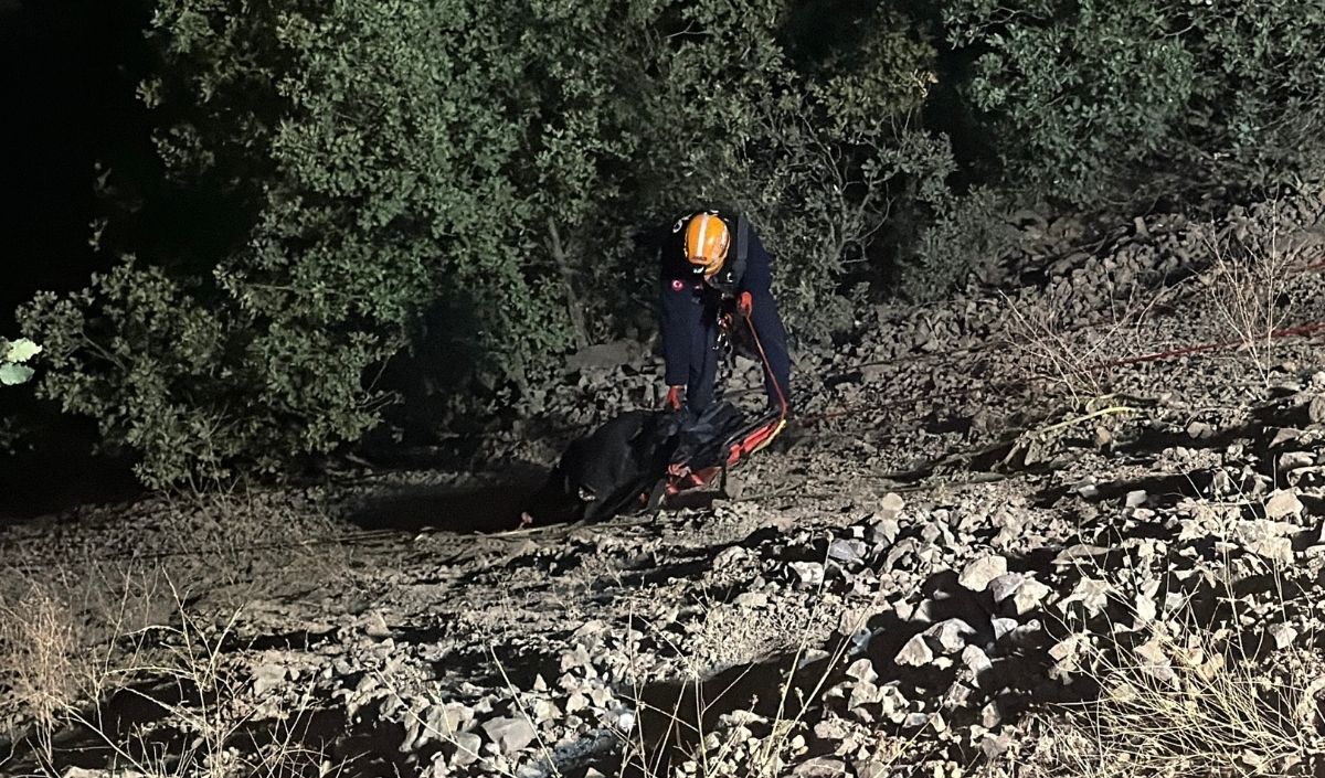 Sivas'ta Feci Kazada Hayatını Kaybeden 4 Kişinin Cesetleri Güçlükle Çıkartıldı (1)