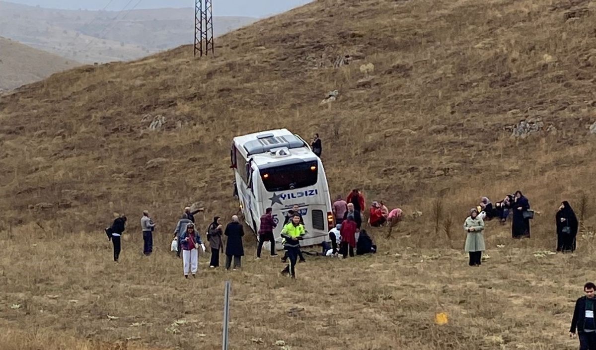 Sivas’ta Otobüs Kazası, Çok Sayıda Yaralı (2)