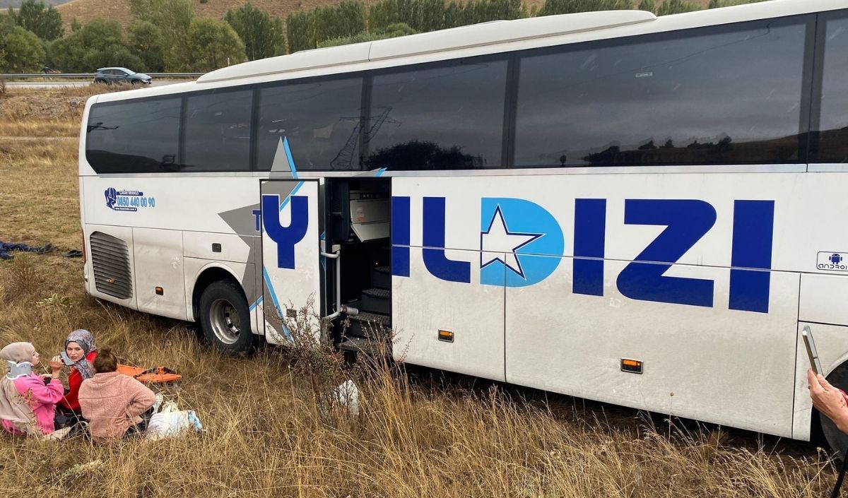 Sivas’ta Otobüs Kazası, Çok Sayıda Yaralı (3)