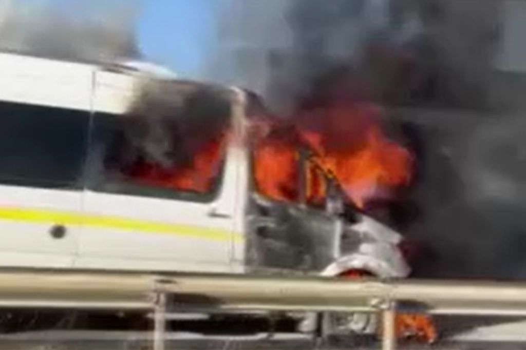 Adana Okul Servisi Motosiklet Can Verdi Yandı (1)