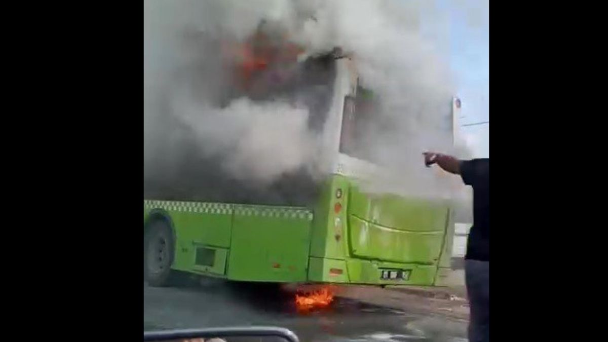 Adana Otobüs Yandı (1)