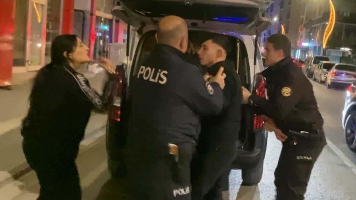 Aksaray Polis Ve Basina Saldiri (1)