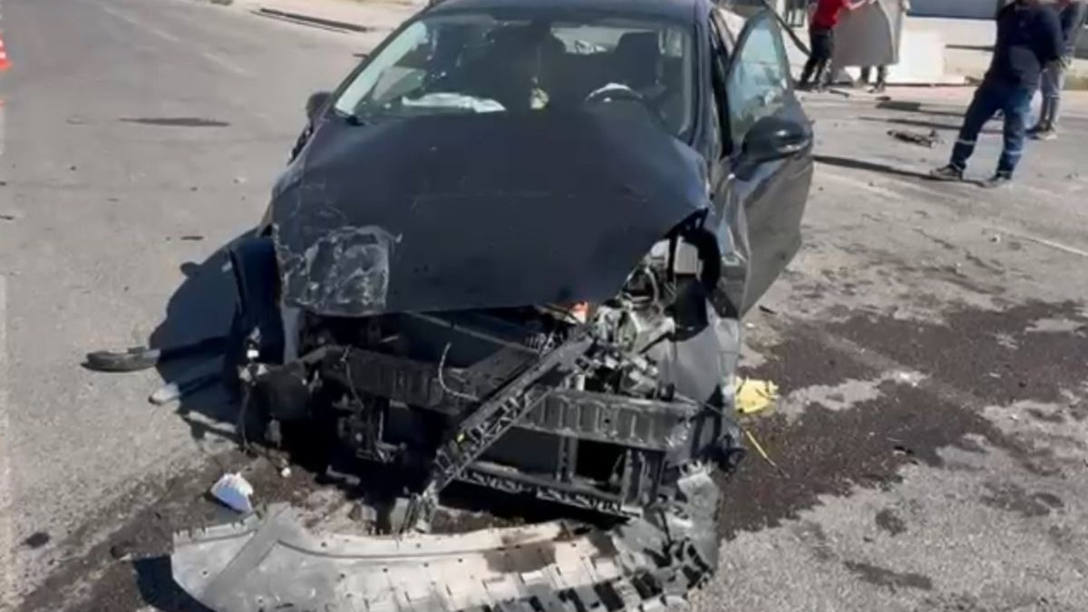 Aksarayda Arac Kamyonet Kaza 2Yarali (3)-1