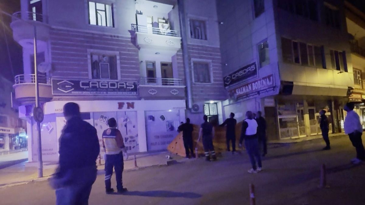 Aksarayda Balkonda Cocuklarini Rehin Aldi (4)