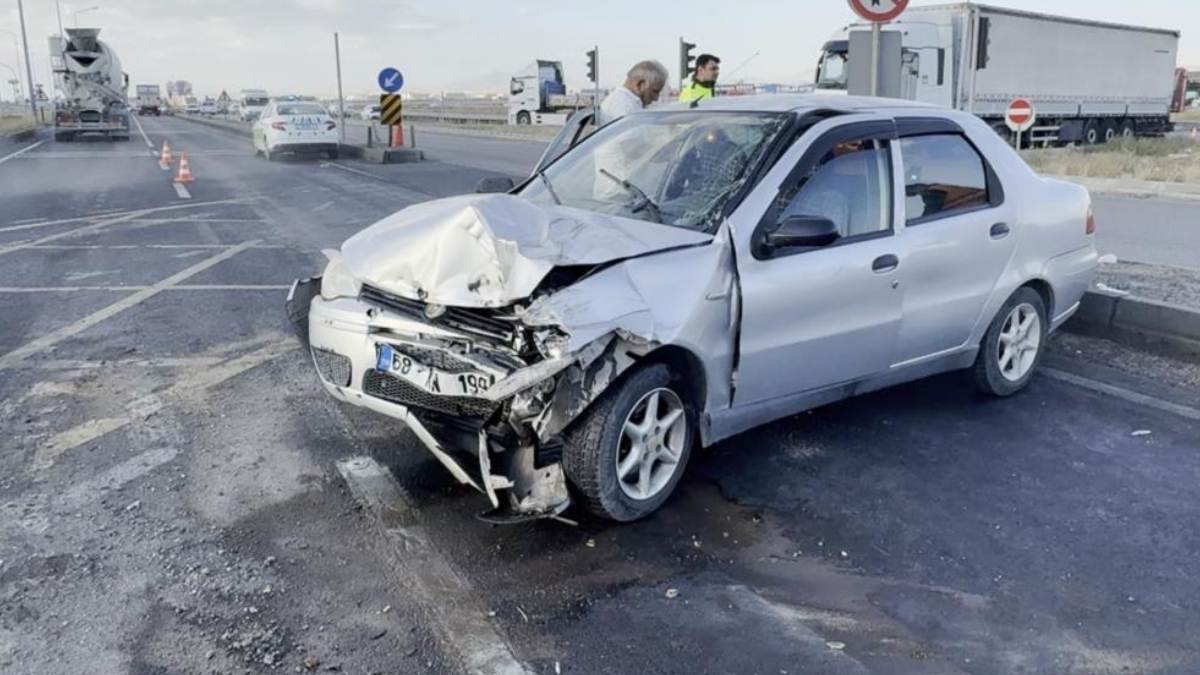 Aksaray’da Kaza Otomobil Ile Tır Çarpıştı3