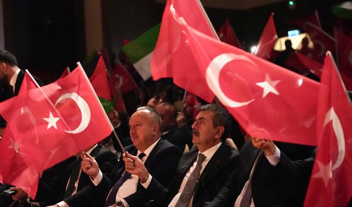 Bakan Tekin Gençlerle Buluştu ‘Sanatla Fedakârlığı Öğretiyoruz’ (2)