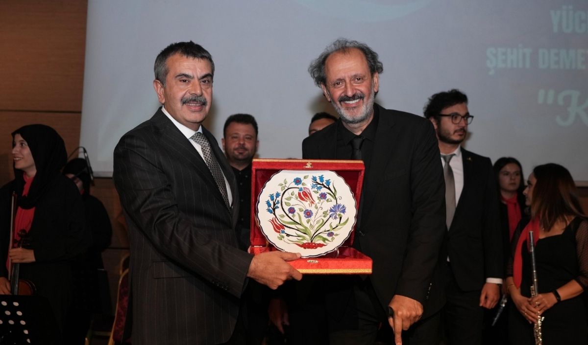 Bakan Tekin Gençlerle Buluştu ‘Sanatla Fedakârlığı Öğretiyoruz’ (3)