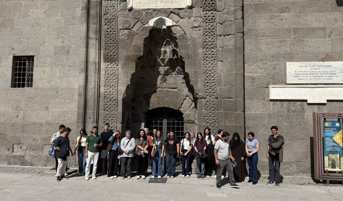 Başkan Büyükkılıç’tan Üniversitelilere Kültür Yolu Desteği (2)