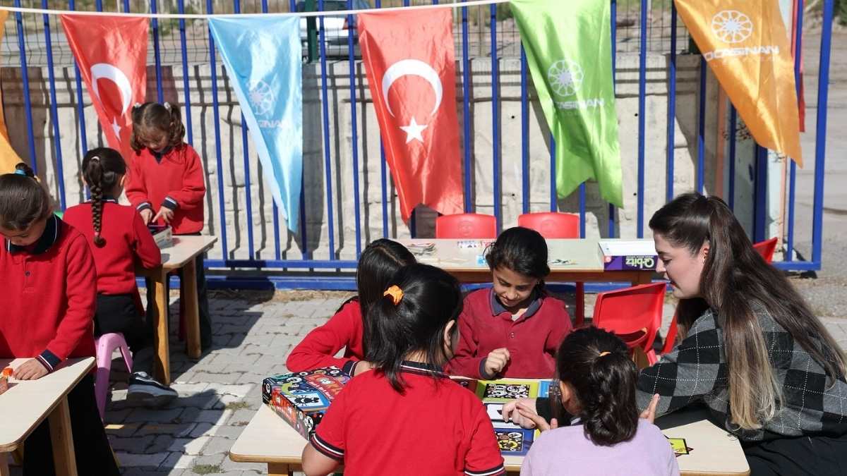 Başkan Çolakbayrakdar 'Mutlu Çocuklar Güçlü Türkiye’nin Teminatıdır'