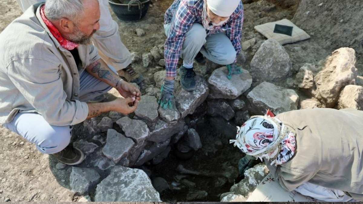 Çayönü Tepesi̇nde 8 Mezar4