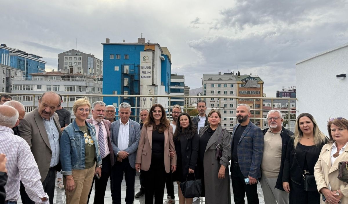 Chp Kayseri İl Başkanı Ümit Özer Yeni Il Binasını Gezdi (3)