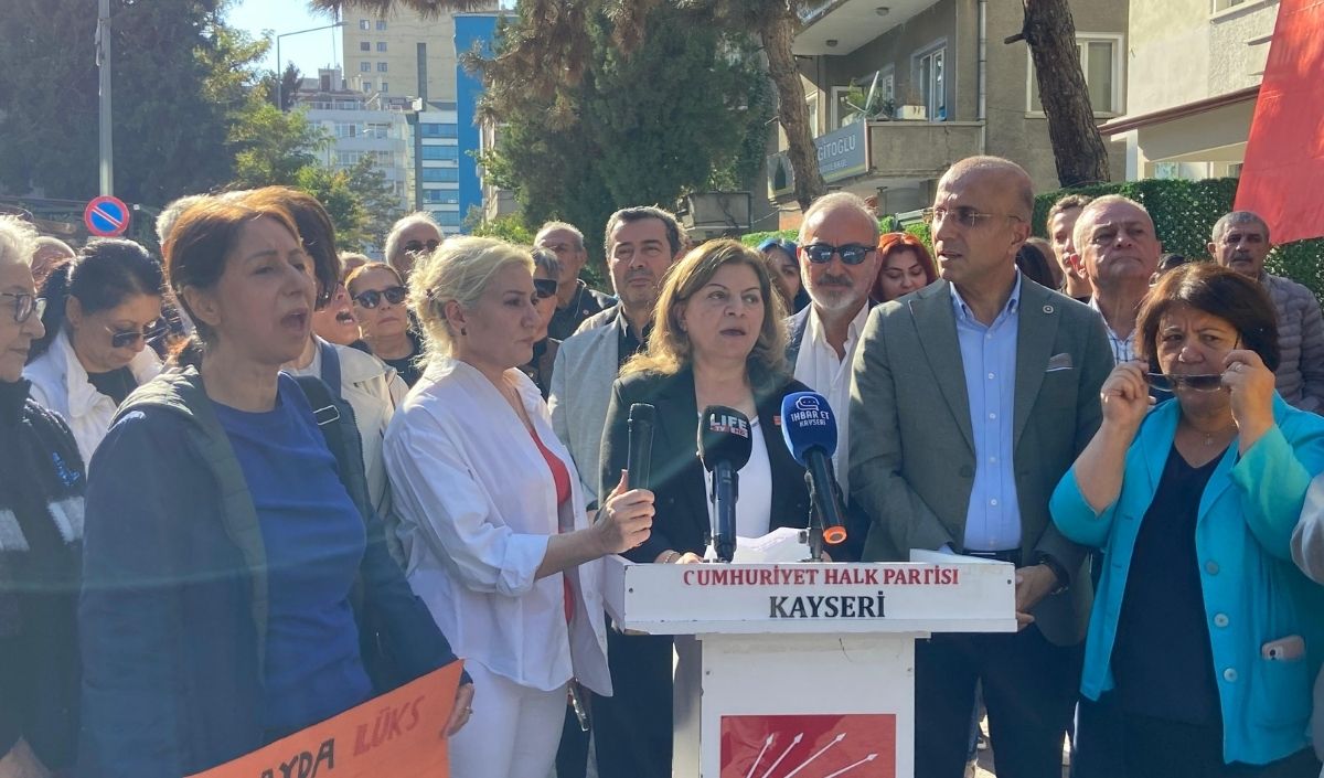 Chp Kayseri Kadın Kolları’ndan Tencereli Yürüyüş Kadın Ayağa Kalkarsa Türkiye Ayağa Kalkar (3)