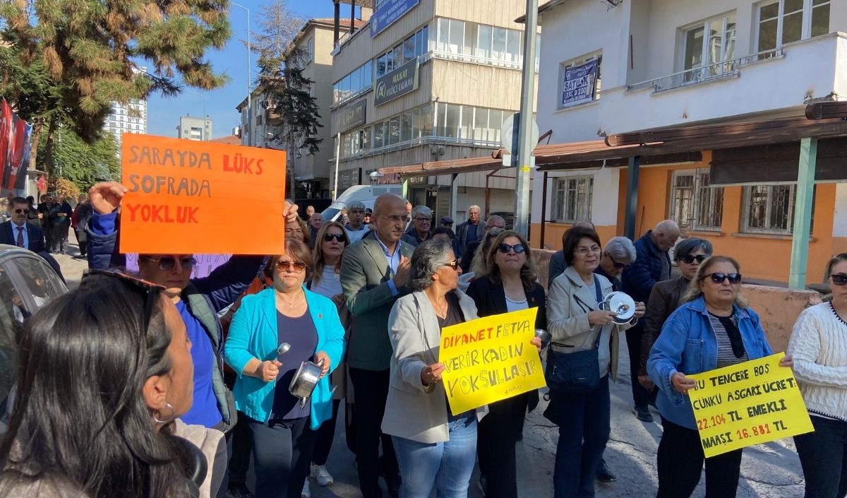 Chp Kayseri Kadın Kolları’ndan Tencereli Yürüyüş Kadın Ayağa Kalkarsa Türkiye Ayağa Kalkar (4)