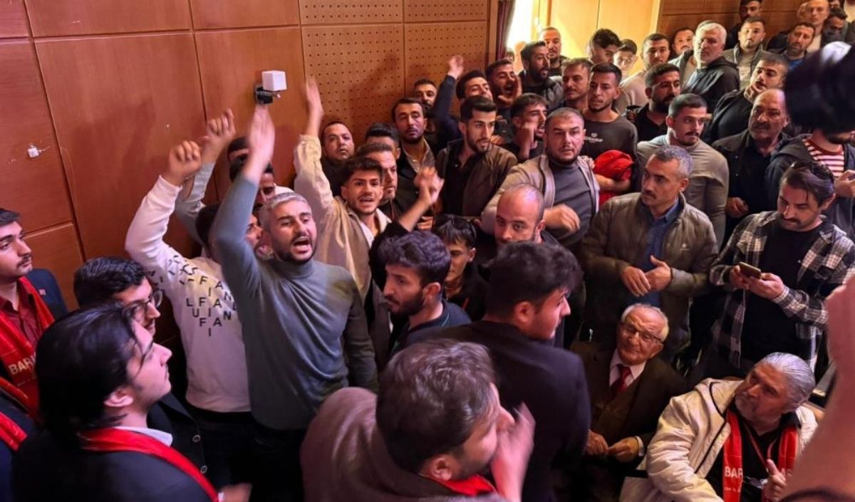 Chp Malatya İl Kongresi'nde Arbede Çıktı! Yumruklar Havada Uçuştu (4)