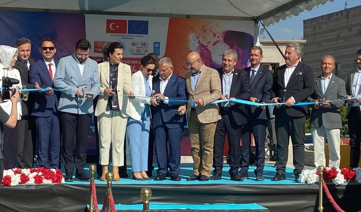Cıngı, Kayseri Büyükşehir Belediyesi’nin Açtığı Gençlik Merkezinde (1)