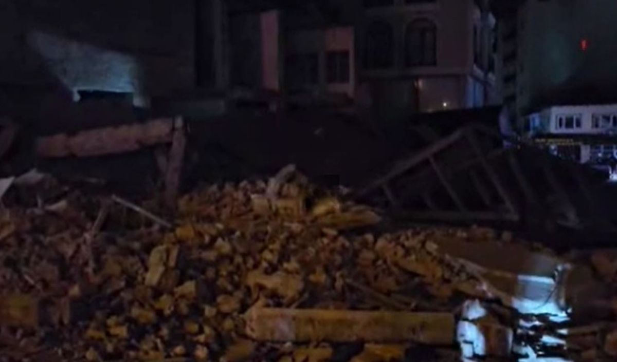 Deprem Yıkılan Binalar Var-1