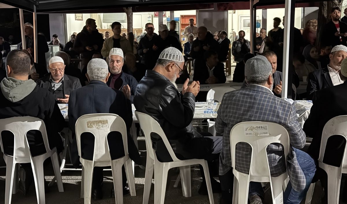 Enkazda Sağ Çıkan Kız (2)