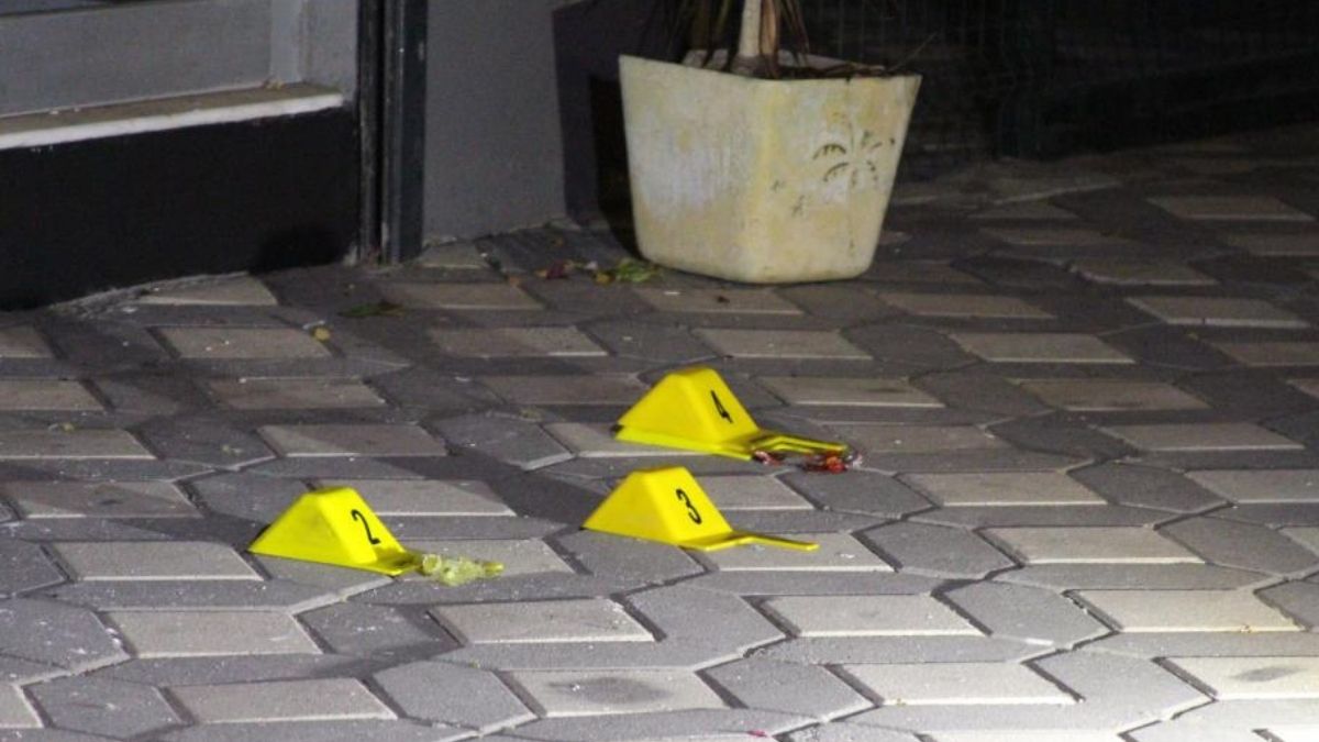 Erkek Giyim Mağazına Bomba Atıldı (2)