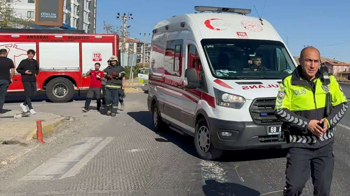 Hastaneye Giden Doktor Ambulansla Çarpıştı 1’I Doktor 7 Kişi Yaralandı!5