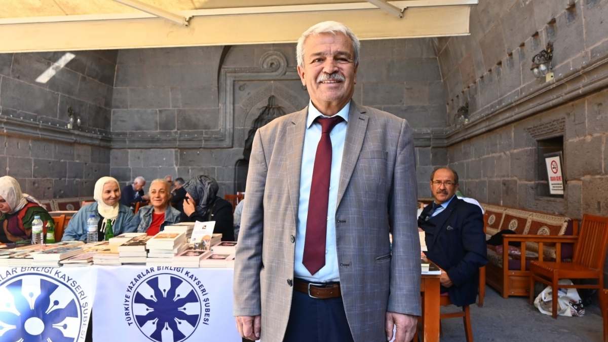 Hunat Hatun Medresesinde Imza Günü Yoğunluğu2