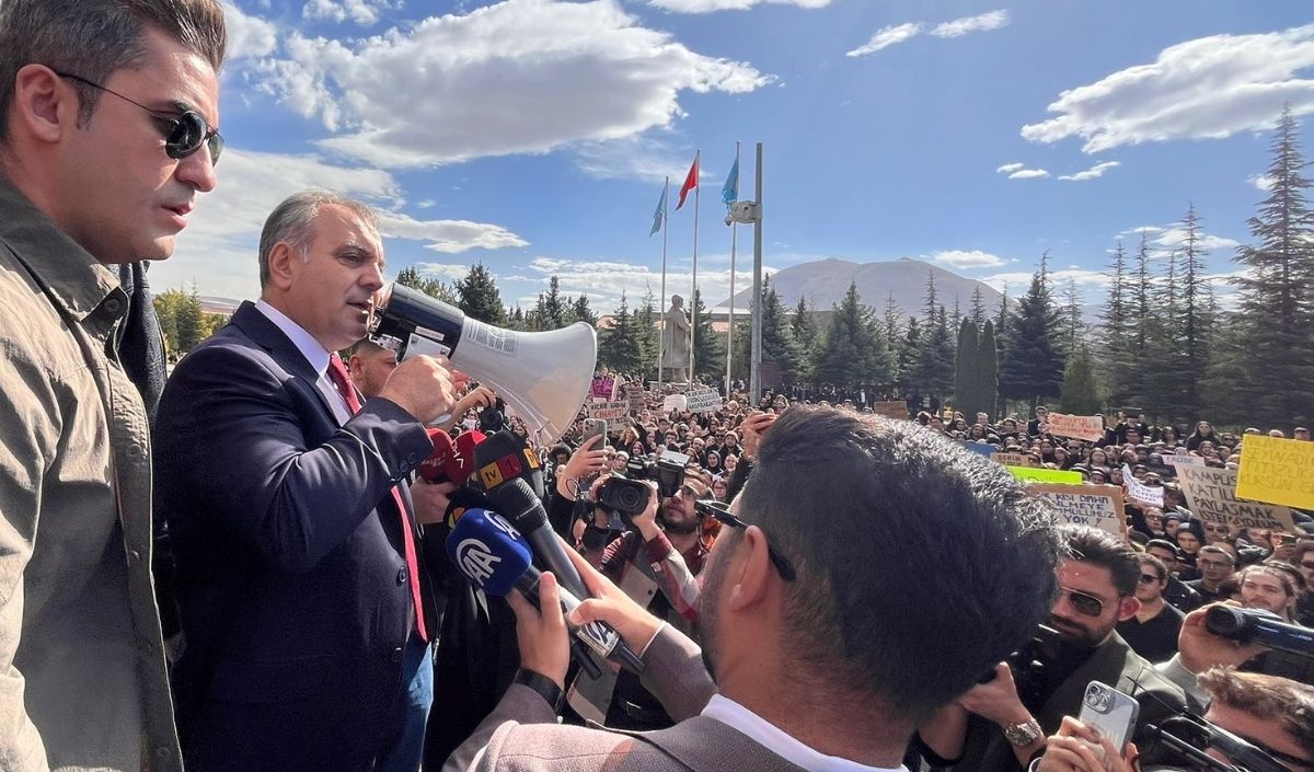 Kadın Öğrencilerin Sözleriyle Kampüs Karıştı