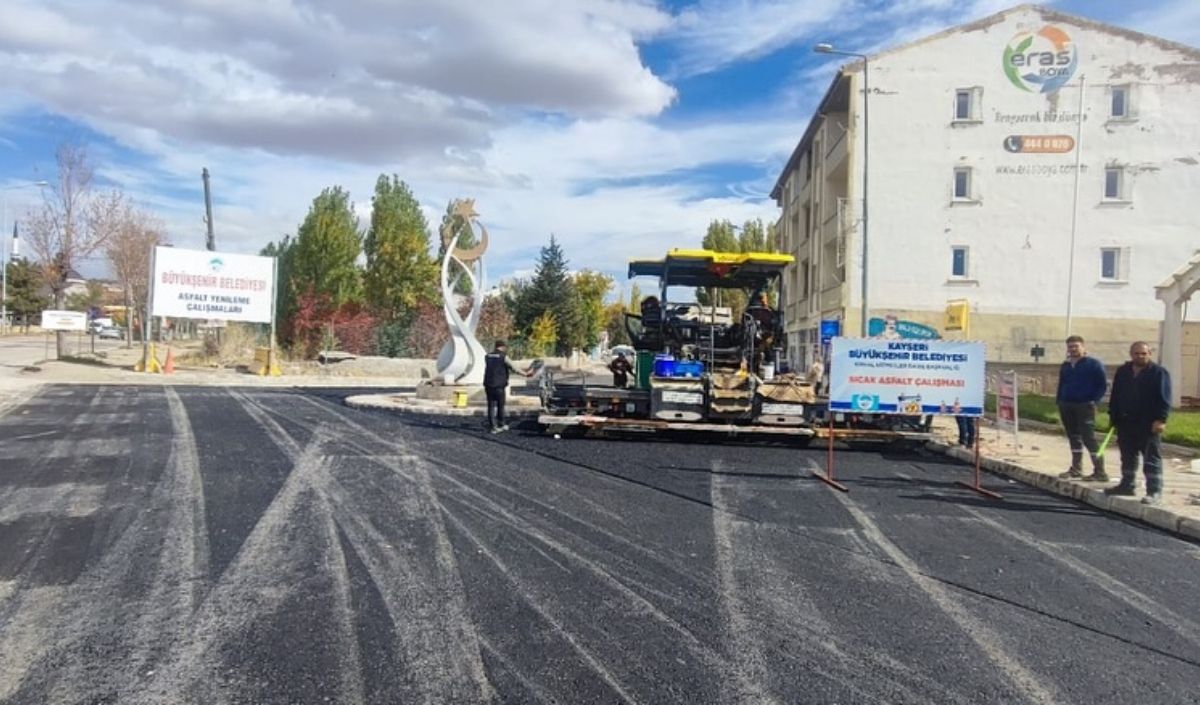 Kayseri Büyükşehir’den Pınarbaşı’nda 48 Saatte 2 Bin 176 Ton Asfalt (1)