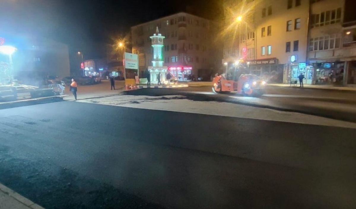 Kayseri Büyükşehir’den Pınarbaşı’nda 48 Saatte 2 Bin 176 Ton Asfalt (2)