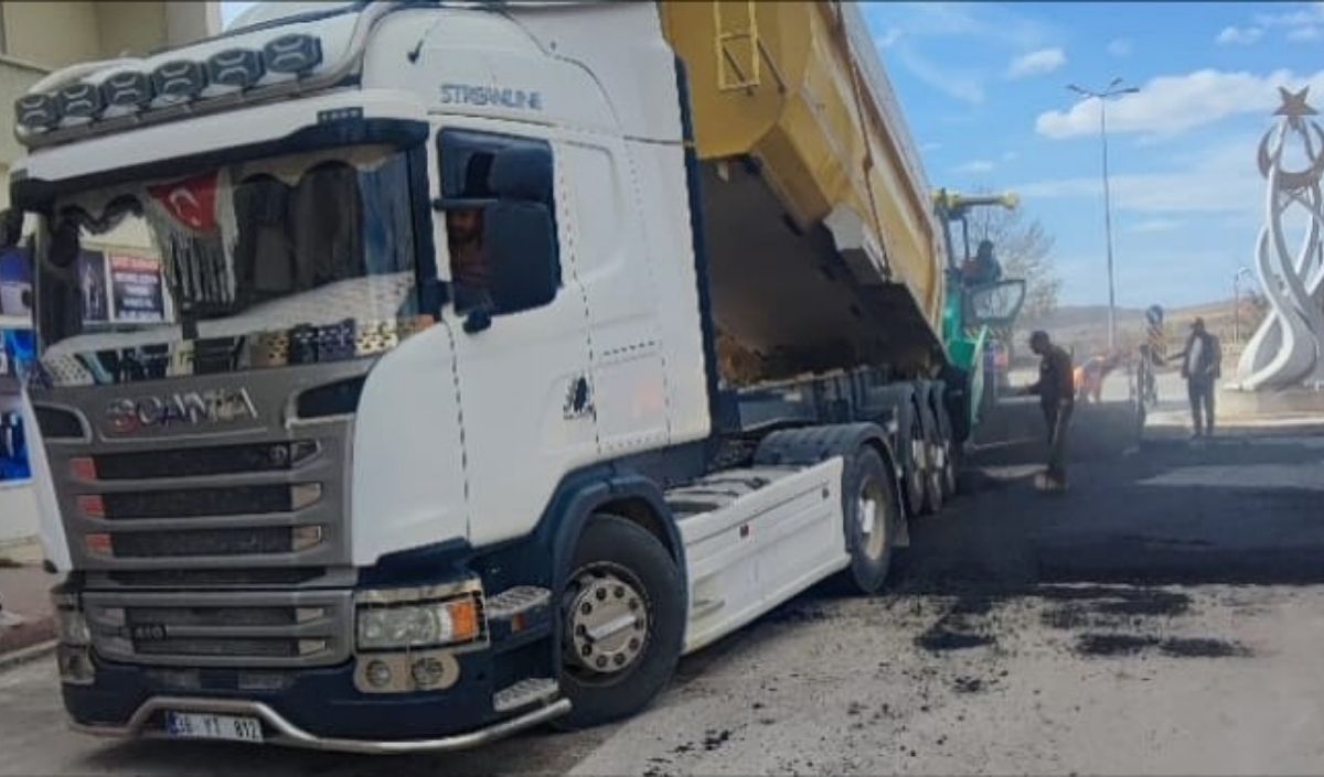 Kayseri Büyükşehir’den Pınarbaşı’nda 48 Saatte 2 Bin 176 Ton Asfalt (3)