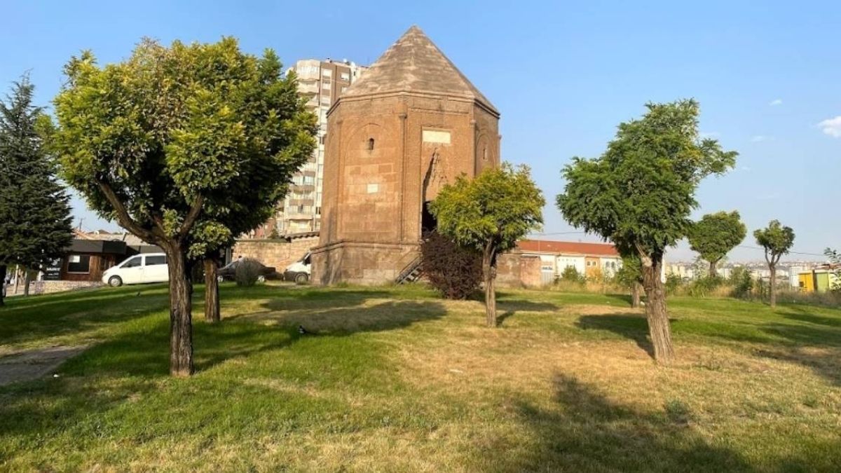 Kayseri Çifte Kümbet (1)
