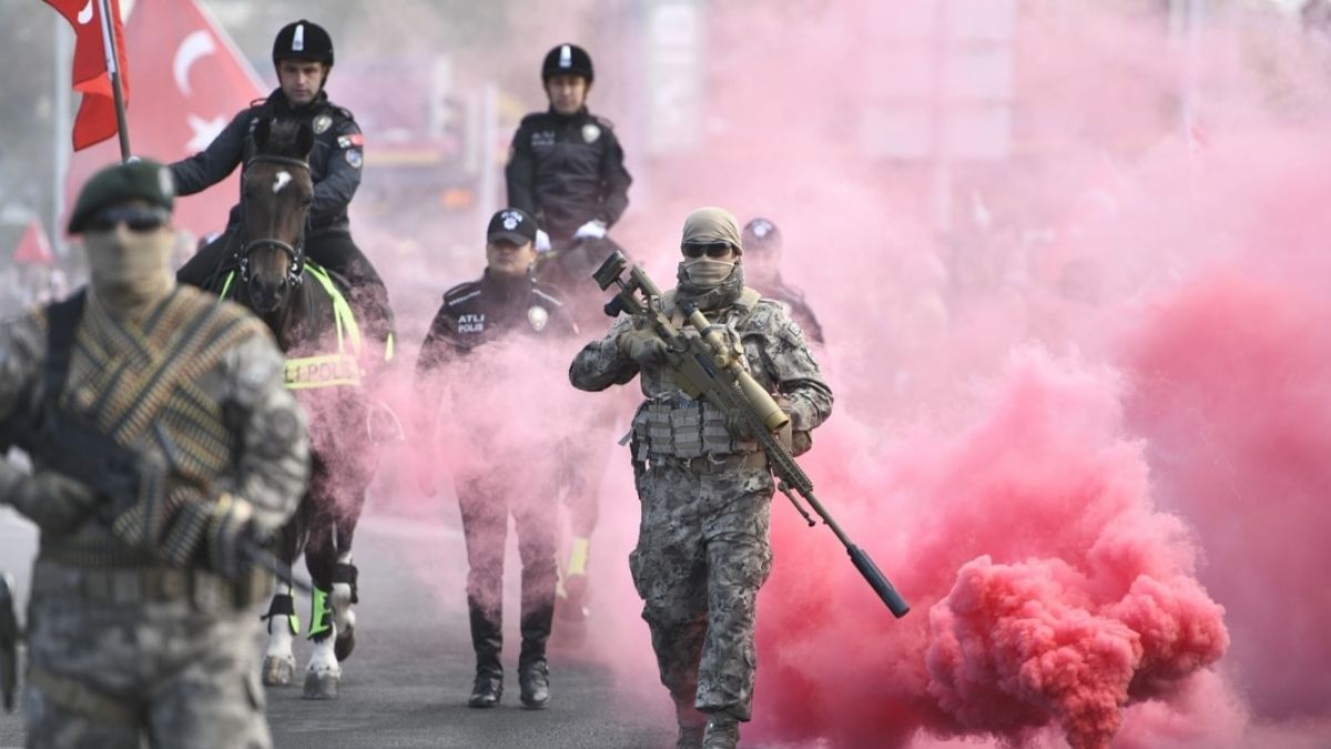 Türkiye Cumhuriyeti’nin ilanının 102’nci yılı, tüm yurtta olduğu gibi Kayseri’de de büyük bir coşku ve gururla kutlandı.