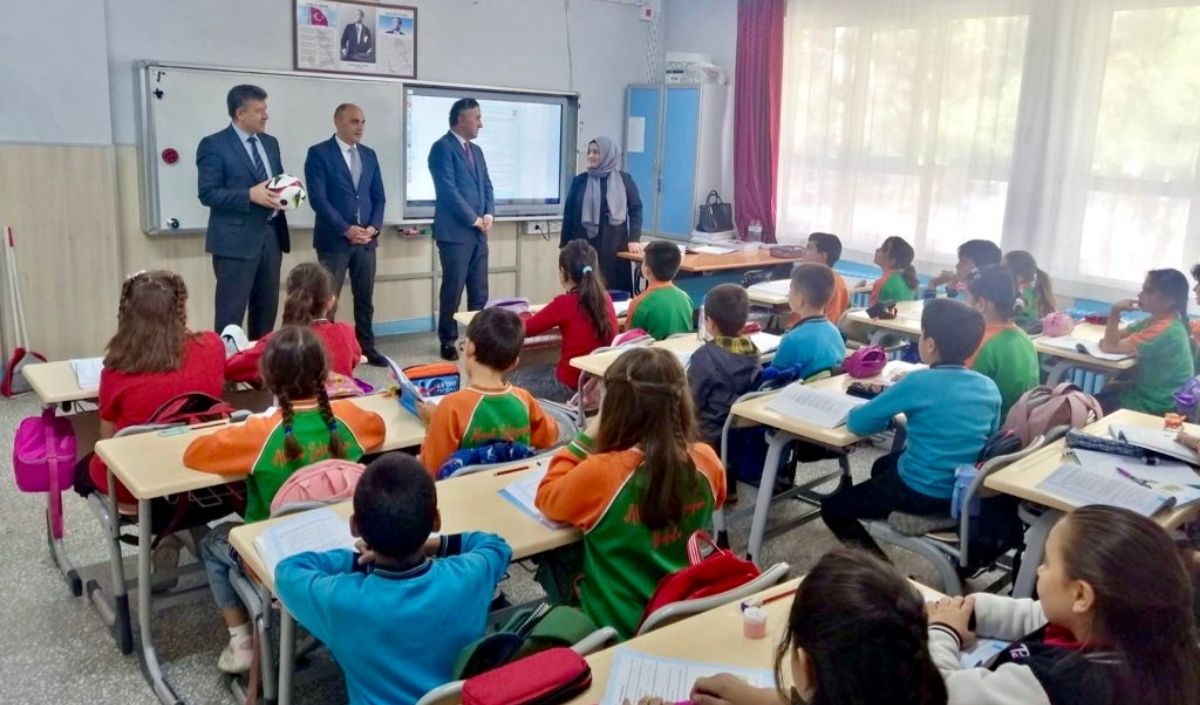 Kayseri İl Milli Eğitim Müdürü Esen Öğrencinin Isteğini Karşılıksız Bırakmadı (1)