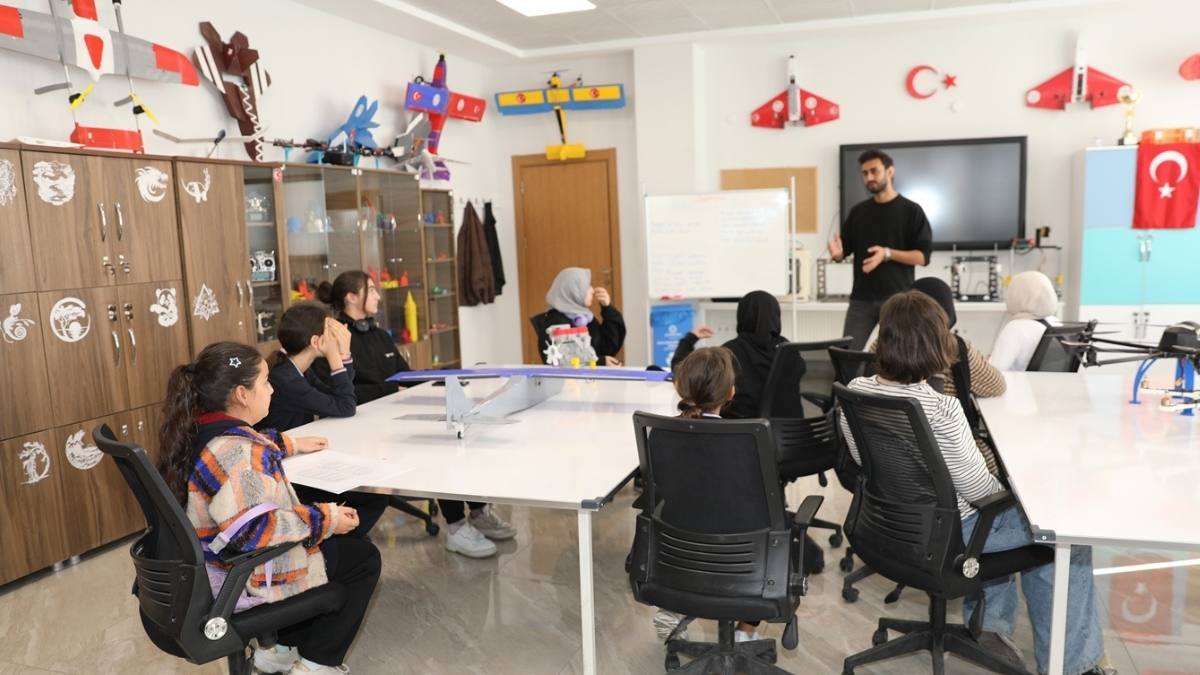 Kayseri Kocasinan’da Teknoloji Üssü Gençler Robotik Ve Yazılımla Buluşuyor!4