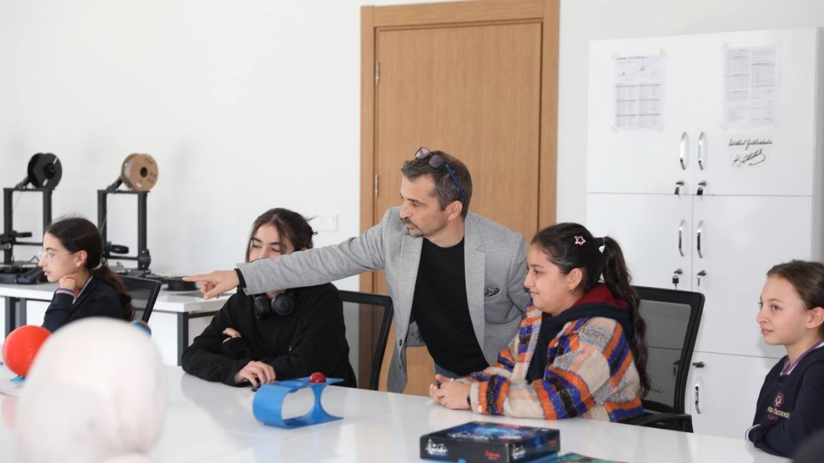 Kayseri Kocasinan’da Teknoloji Üssü Gençler Robotik Ve Yazılımla Buluşuyor!5