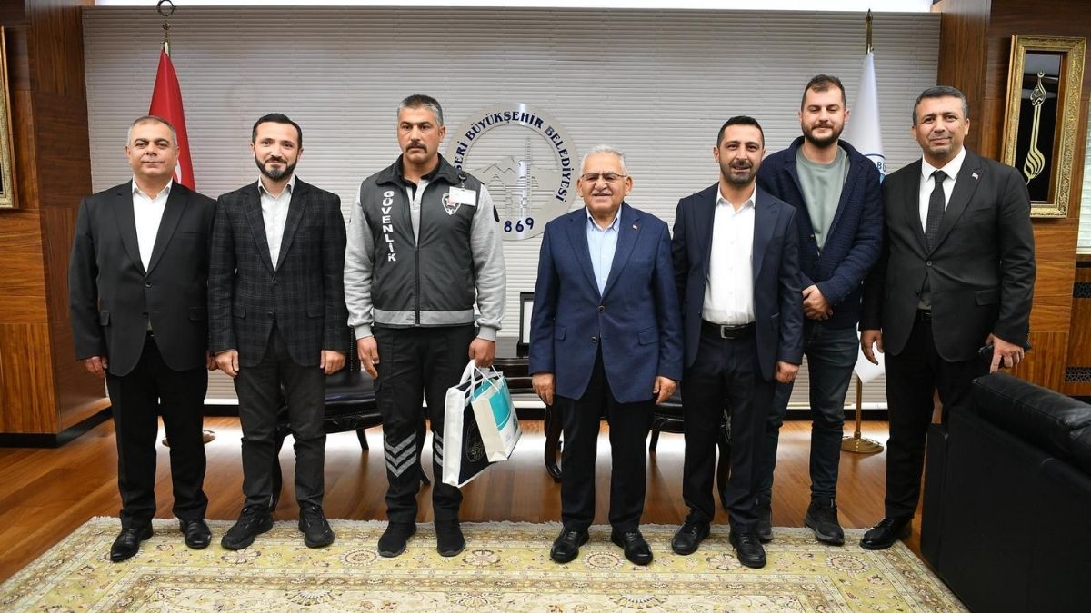 Kayseri Tramvay Kahraman Guvenlik (1)