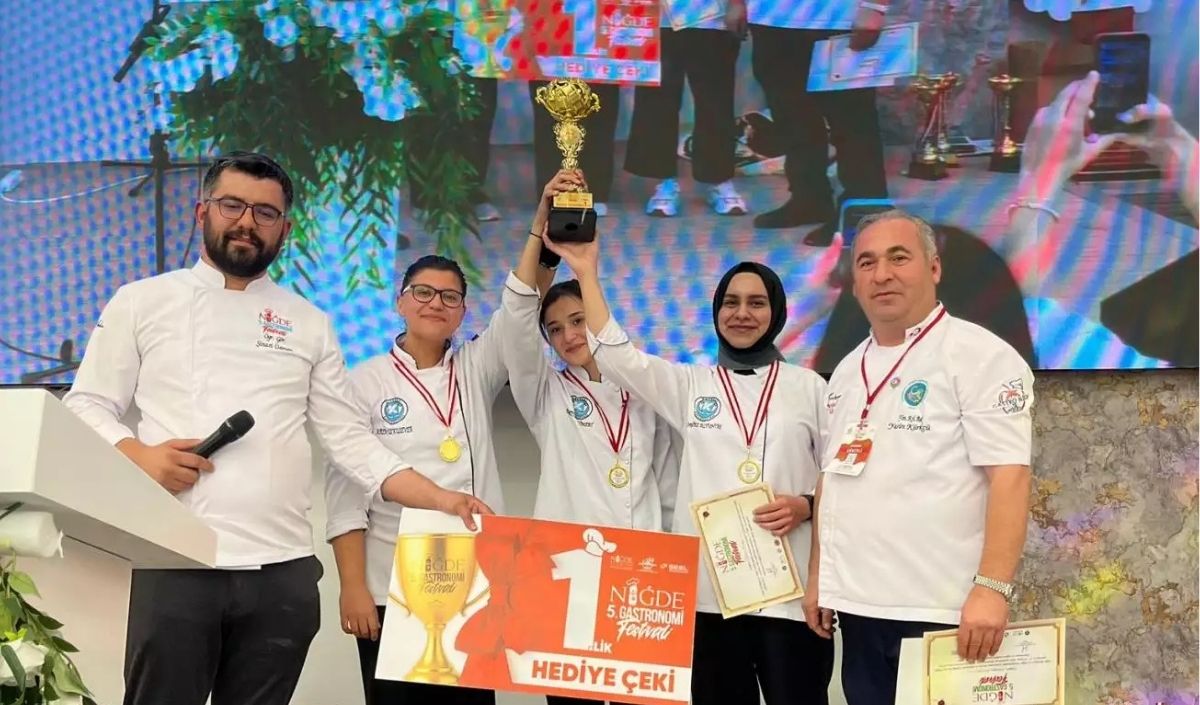 Kayseri Üniversitesi Gastronomide Zirvede Niğde’de Altın Madalya Kazandılar (3)