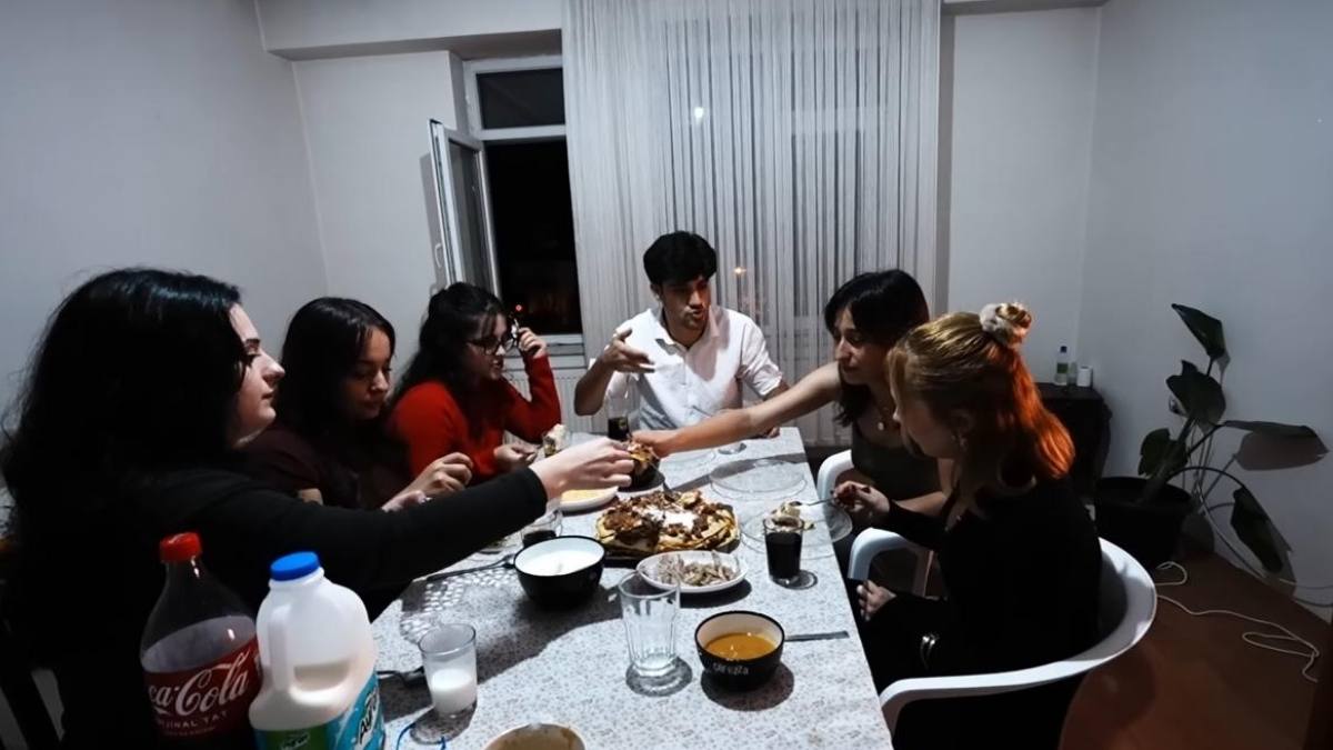 Kayseri Yağlaması Elle Mi Yenir Öğrenci Evinde Tartışma Büyüdü!6