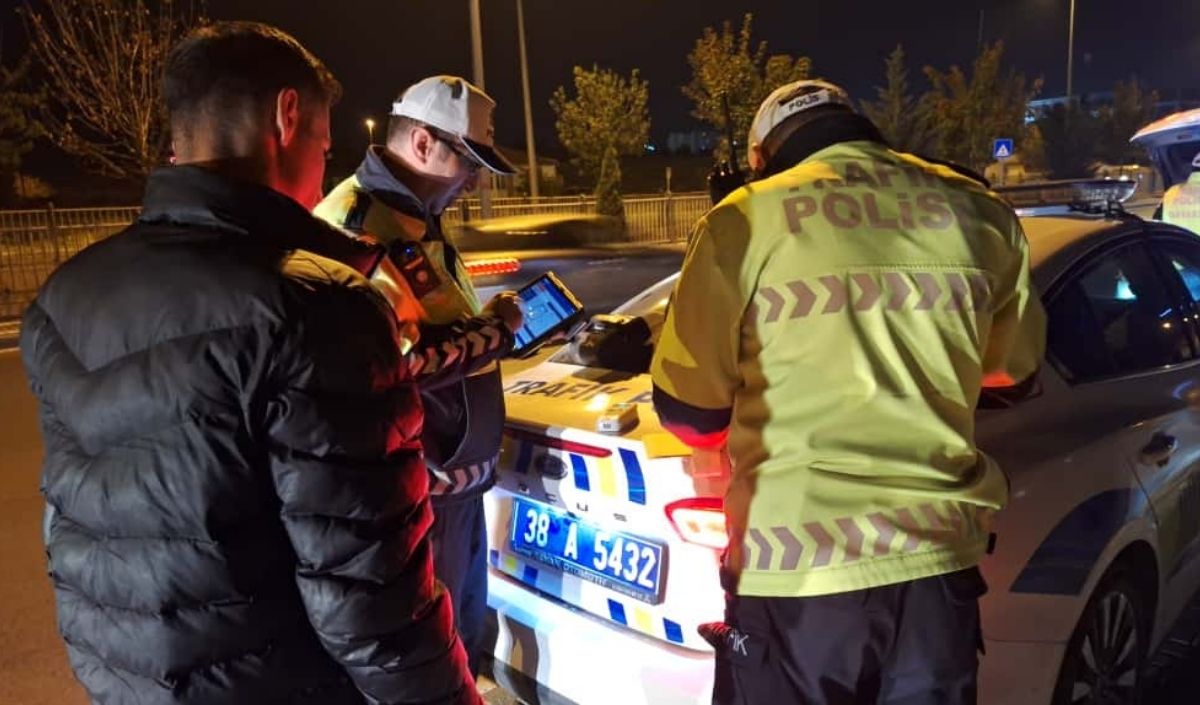 Kayseride 2 Alkollu Surucuye Agir Ceza Ehliyetlerine El Konuldu (2)