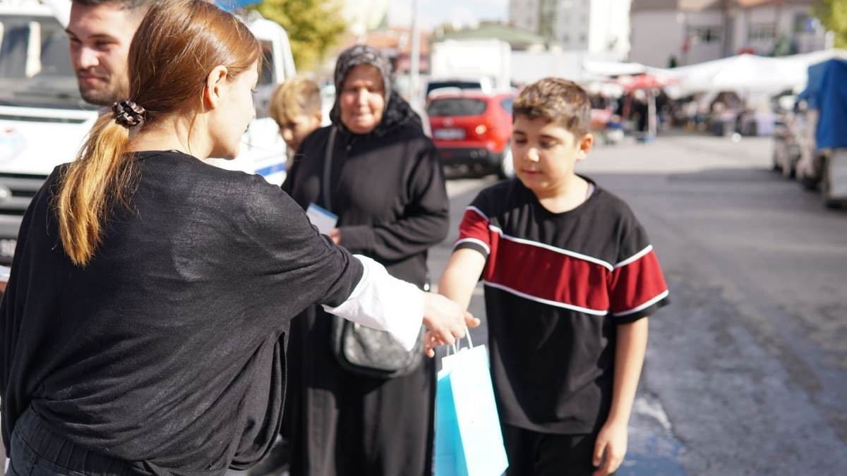 Kayseri’de Cumhuriyet Coşkusu Deva Partisi Belsin'e Stant Kurdu2