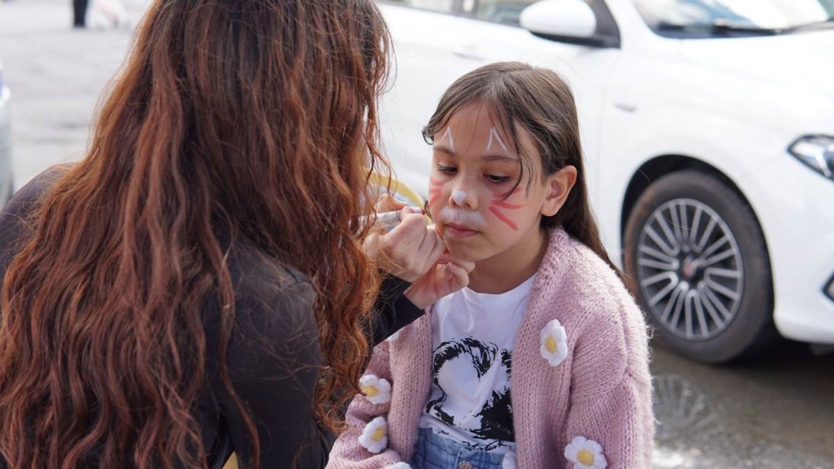 Kayseri’de Cumhuriyet Coşkusu Deva Partisi Belsin'e Stant Kurdu5