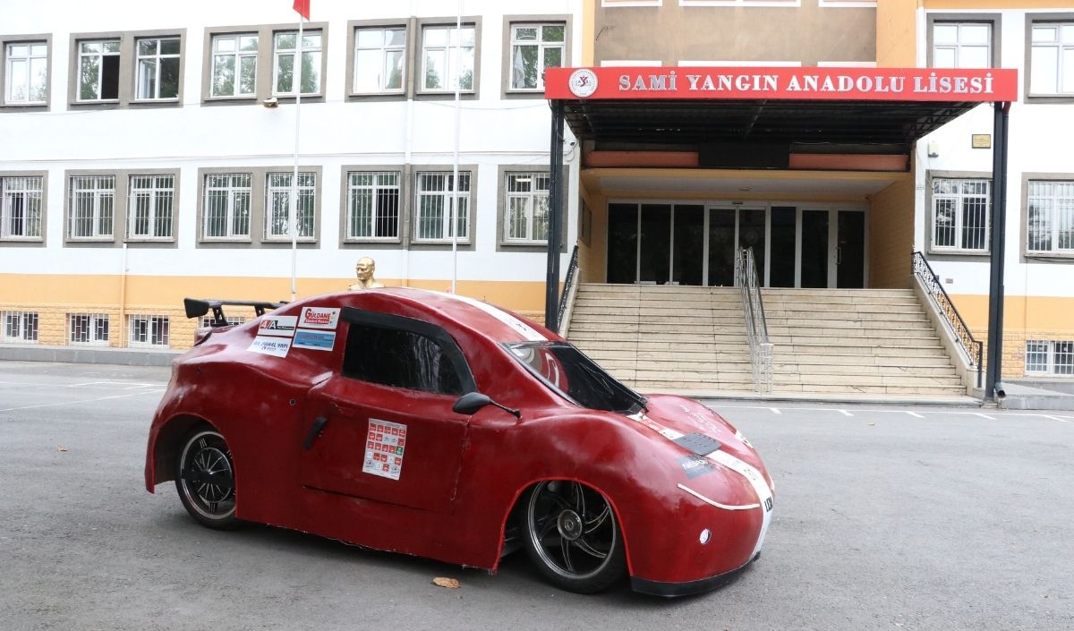 Kayseri'de Liseli Öğrencilerden Yerli Elektrikli Araç Lexa (3)