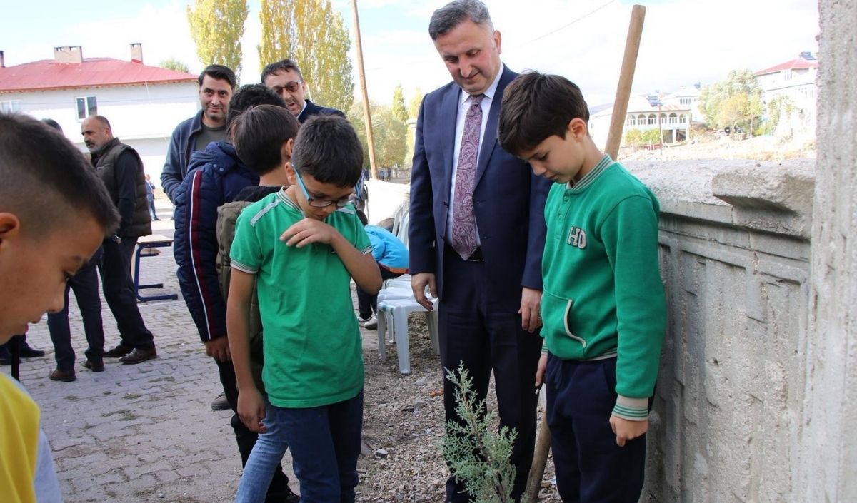 Kayseri’de Öğrenciler Arasında Kardeşlik Bağı! Minik Yürekler Bir Araya Geldi (1)
