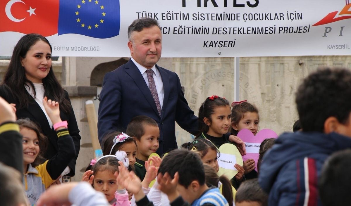 Kayseri’de Öğrenciler Arasında Kardeşlik Bağı! Minik Yürekler Bir Araya Geldi (2)